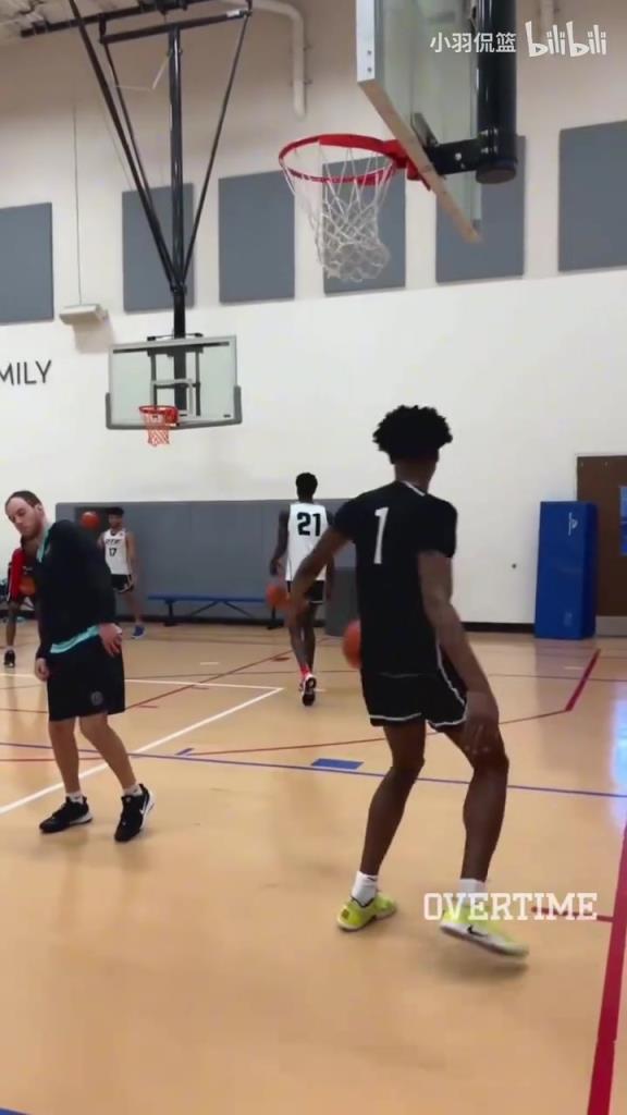 地表最強身體素質(zhì)？阿門扣籃簡直就像直升機起飛一樣！