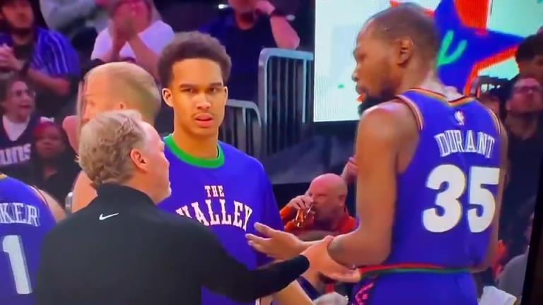 下課導火索？主帥布登此前抓住KD手臂要說什么，被一把甩開！