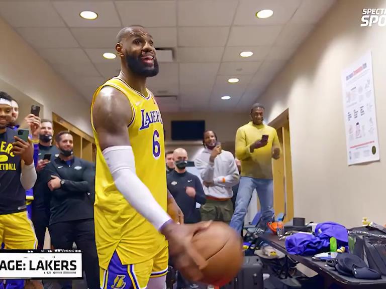 里弗斯絕殺之后湖人隊(duì)的更衣室氛圍，簡直不要太和諧??！