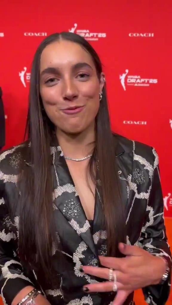 少爺真全能??！威少還幫WNBA新秀妹子們?cè)O(shè)計(jì)今晚的服裝