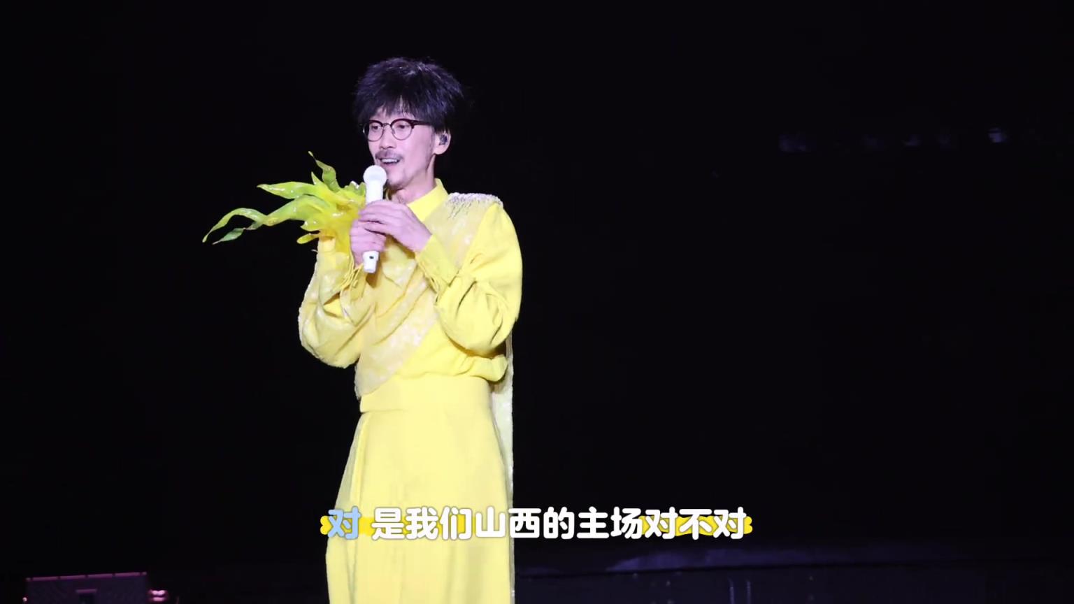 山西鬧他！周傳雄太原演唱會現(xiàn)場帶領(lǐng)歌迷為山西男籃加油助威