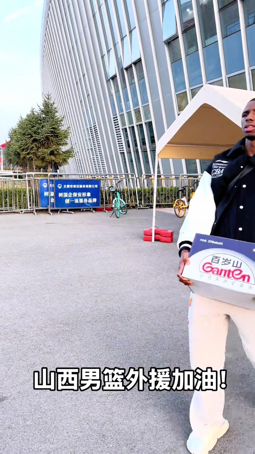 不是！你們山西外援合同還包括搬水的？